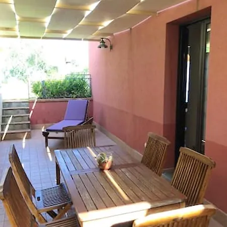 Seafront In With Private Jacuzzi Vila